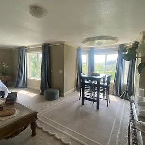 Royal Highland Livingroom Bedroom , Calgary Canada